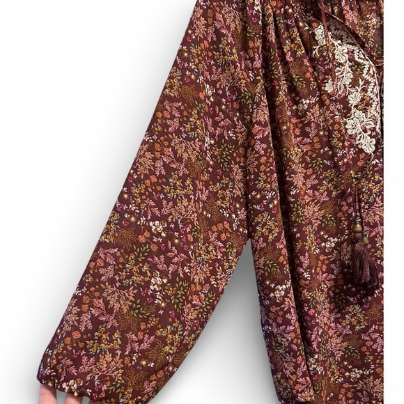 Chic Floral Lace Blouse - Plum - Picture 4 of 4